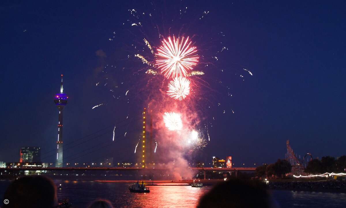 Höhepunkt des Schiffsausflugs war ein 25-minütiges Feuerwerk. (Foto: F. Lück)