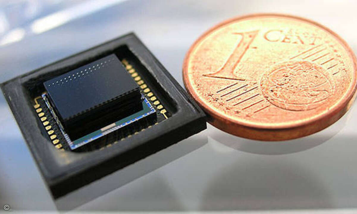 Der Kopf einer 1,4 mm flachen Multiapertur-Kamera für Anwendungen in der Videotelefonie. In dem Projekt werden auch Demonstratoren für Automotive-Anwendungen sowie für die industrielle Bildverarbeitung entwickelt. (Bild: Fraunhofer IOF)
