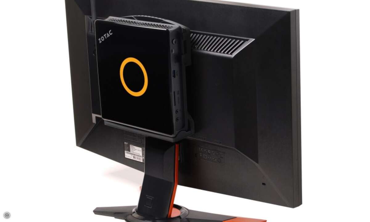 Dank mitgelieferter Halterung passt der Zotac EI750 an gängige Monitormodelle (Foto: Zotac)