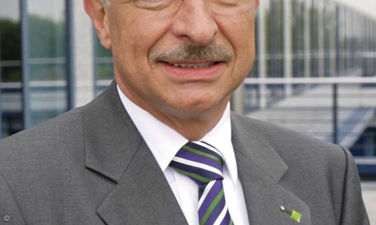 »In unseren Schulen verabschieden wir uns allmählich von der Kreidezeit, aber von der digitalen Schule und vernetztem Lernen sind wir noch weit entfernt.« Dieter Kempf, Präsident des Bitkom (Foto: Bitkom)