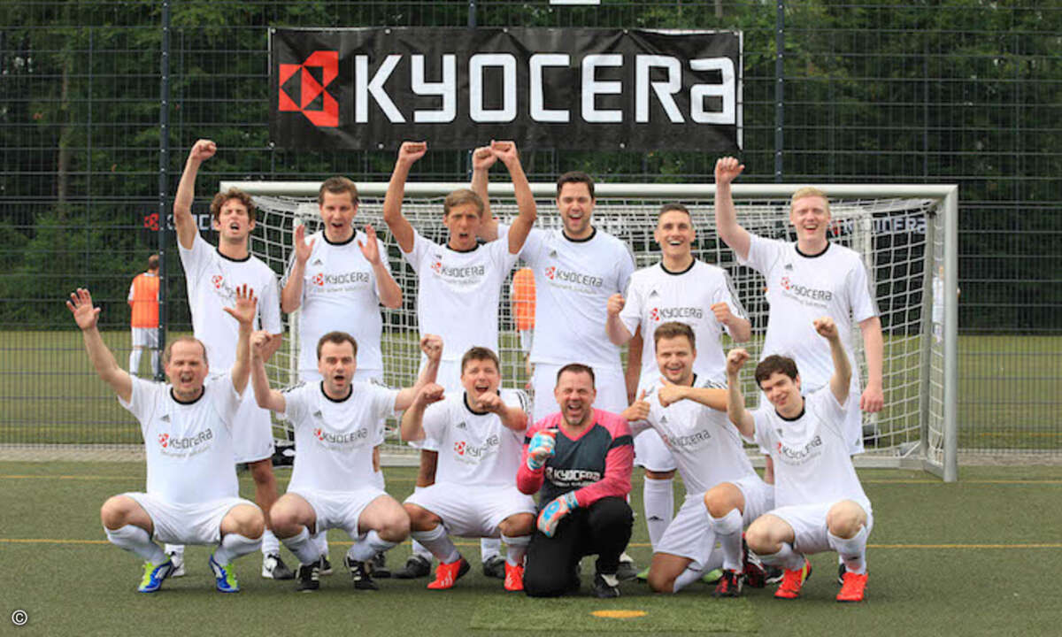 Erfolgreiches »Team Götze« auf dem Kyocera-Händlercup: Torwart Jan Toews und die Feldspieler Michael Kunze, Thomas Kürz, Alexander Fiedler, Thomas Ungemach, Patrick Ahlbrand, Mathias Richtscheid, Alexander Zorkovic, Thomas Knifka, Marcel de Graeve, D