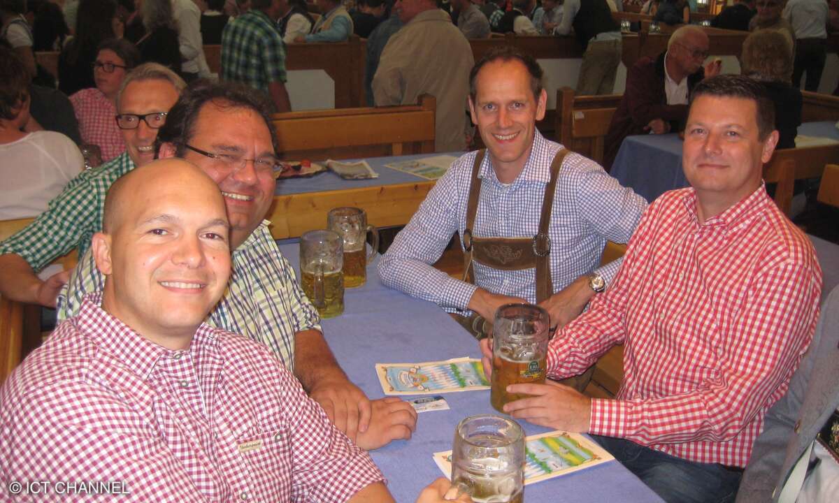 Das Also-Managment feierte wieder mit Partnern und Herstellern auf dem Gäubodenfest (Bild: CRN)