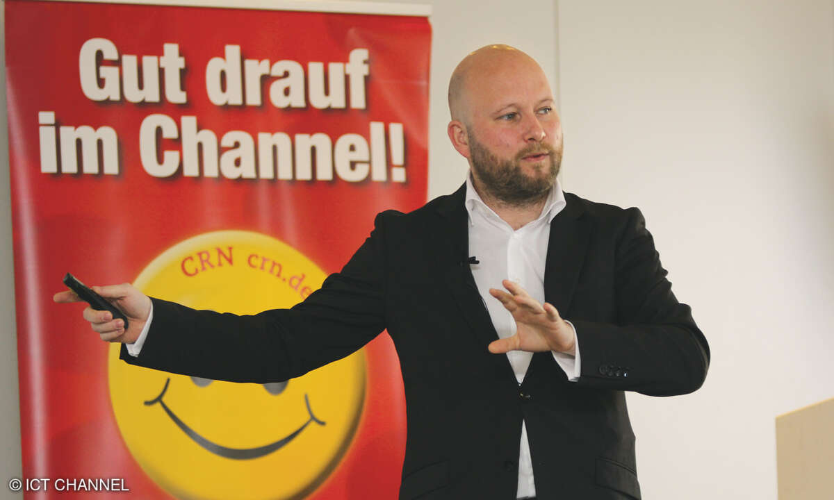 Sebastian Purps-Pardigol referierte darüber, wie Erkenntnisse aus der Hirnforschung dabei helfen, Kreativität und Engagement der Mitarbeiter zu fördern