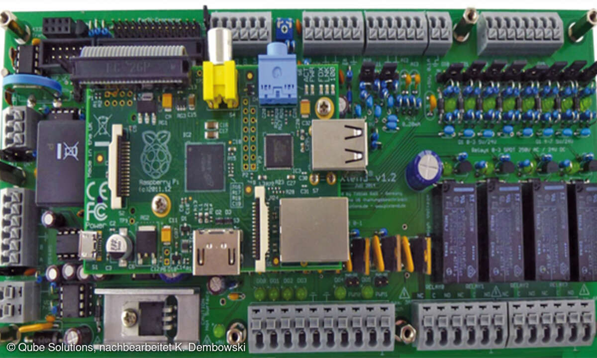 Bild 3: Das System misst im Gehäuse für die Hutschienenmontage ca. 24 cm × 12  cm und verfügt über zahlreiche Anschlussmöglichkeiten, wofür robuste Push-In-Leisten zum Einsatz kommen