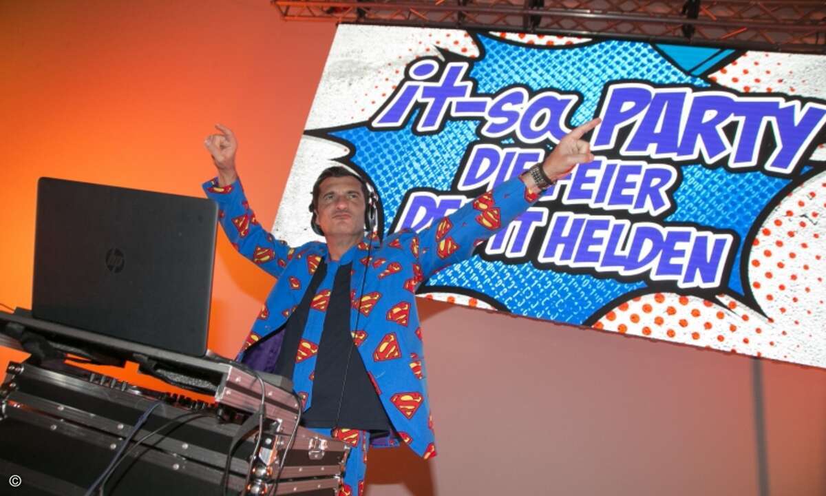 Die traditionelle it-sa-Party am Messe-Mittwoch stand unter dem Motto »Die Feier der IT-Helden«
