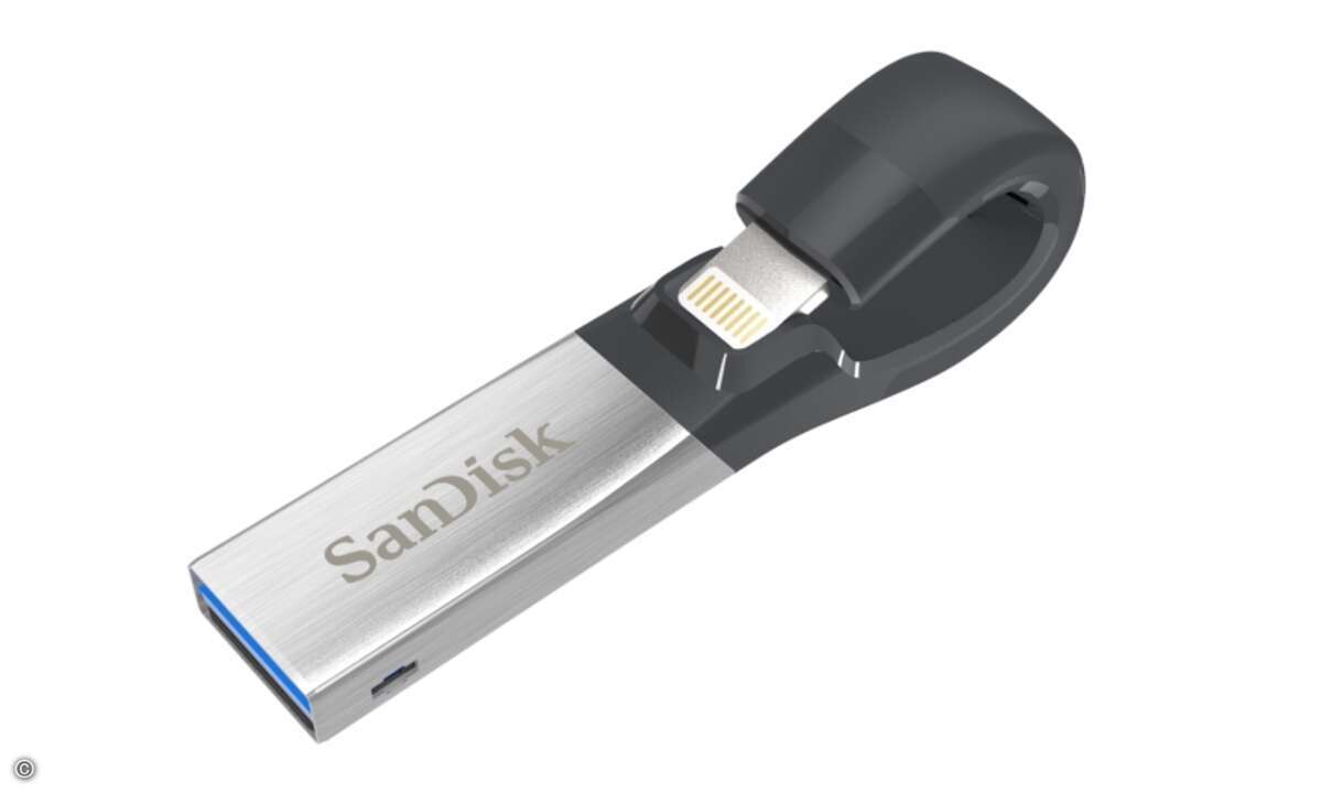 Dank Lighting- und USB-Anschluss kann der »iXpand«-Speicherstick sowohl mit dem iPhone als auch dem Rechner verbunden werden