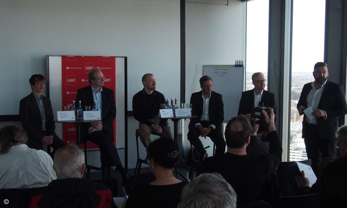 Channel-Talkrunde: (v. li. ) Mathias Meinke von Oneclick, Ralph Koenzen von Lancom, Udo Schneider von Trend Micro, Christopher Baxter von Scopevisio und Hartwig von Saß von der DMAG
