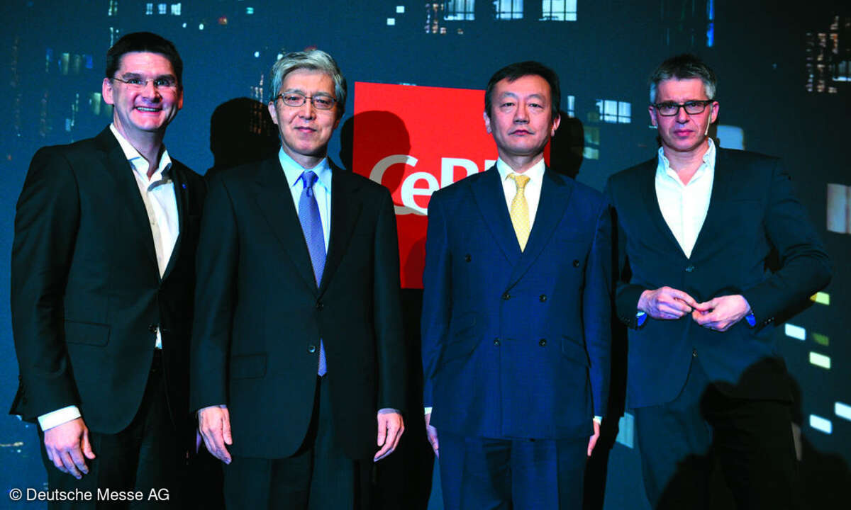 (v.li.) Oliver Frese, CeBIT-Vorstand der Deutschen Messe AG, Takeshi Yagi, Japanischer Botschafter, Hitoshi Masuda, Generaldirektor der Außenhandelsorganisation JETRO und Bitkom-Hauptgeschäftsführer Bernhard Rohleder auf der CeBIT-Preview