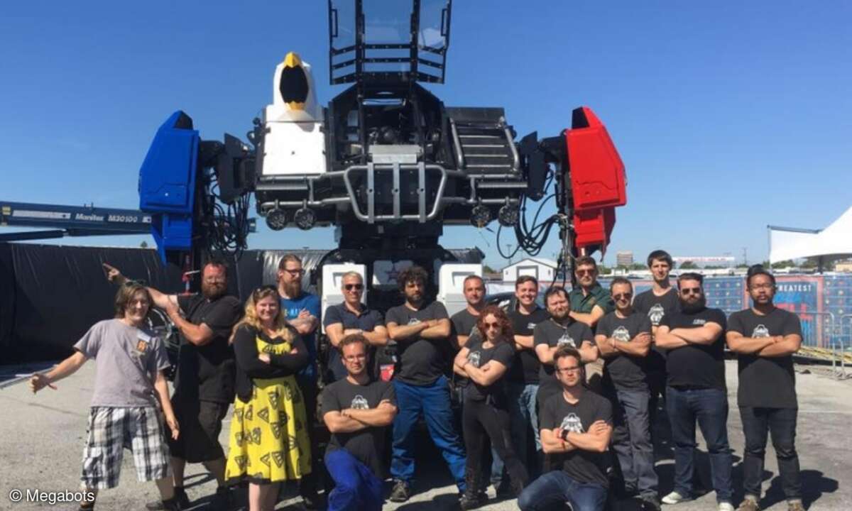 Das Megabots-Team vor dem »Mk.III«