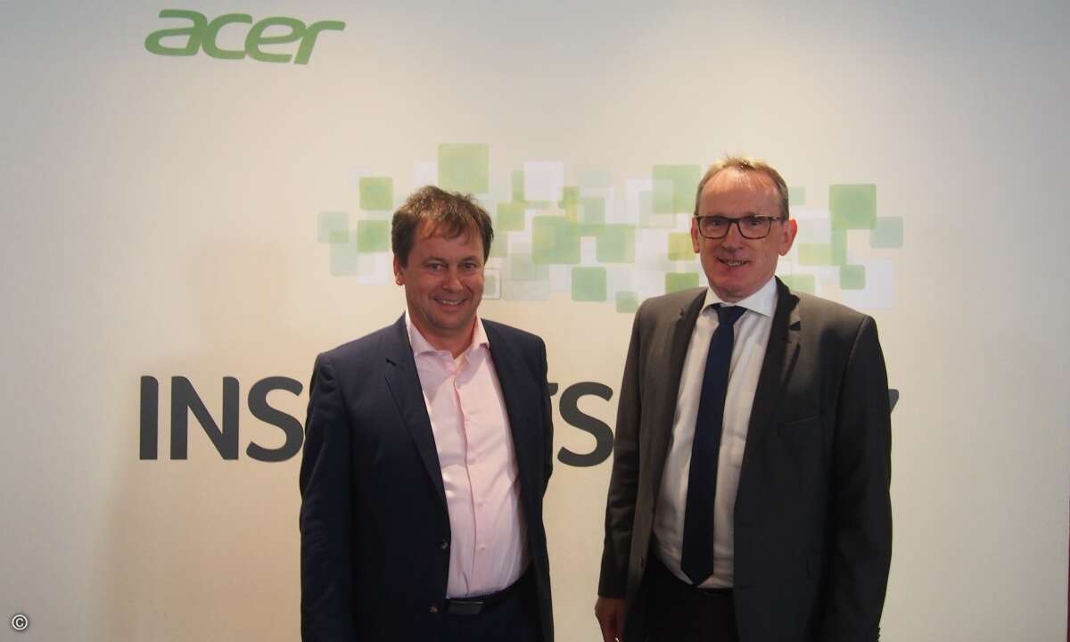 Wilfried Thom, Vice President Central Europe Acer (rechts), mit Franz Josef Medam, Geschäftsführer der Acer Being Signage