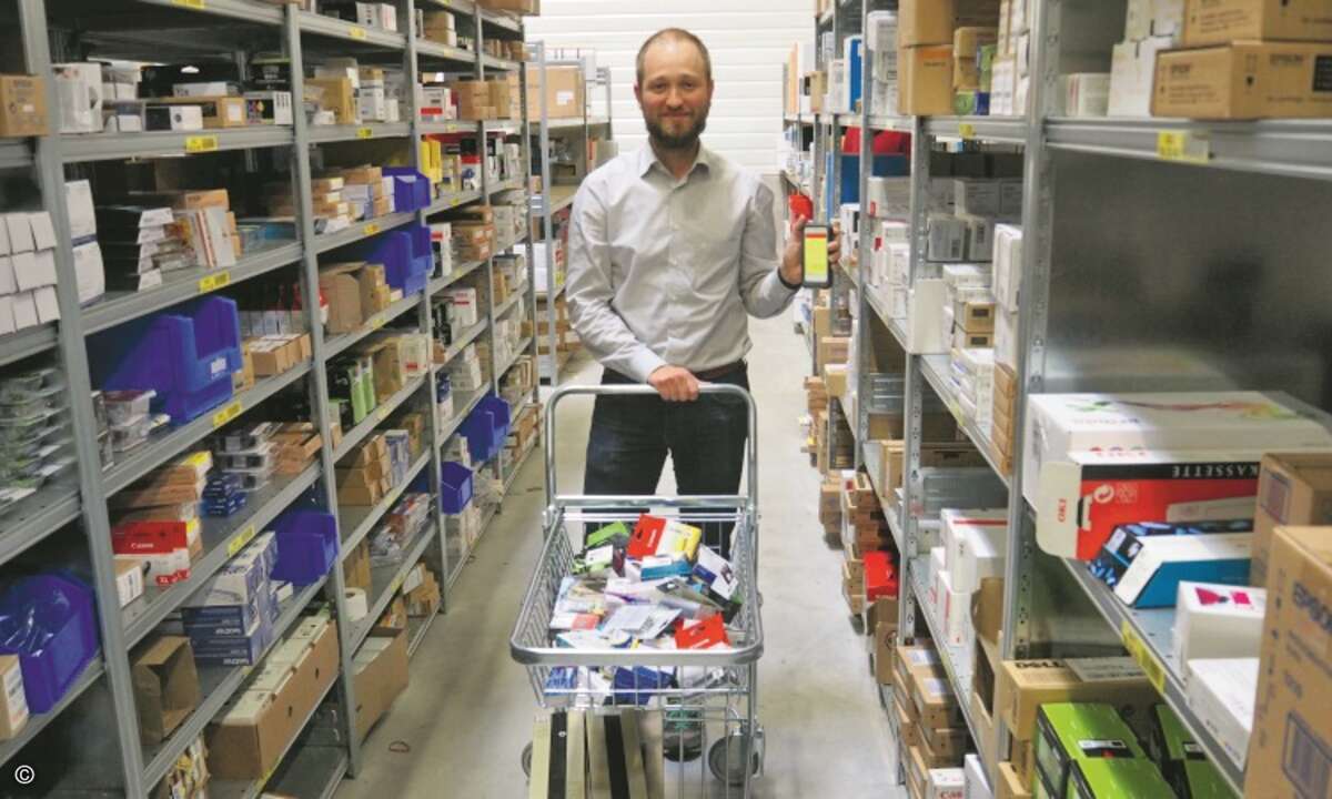 CRN-Redakteur Peter Tischer kommissionierte gleich vier Bestellungen parallel im Selbstversuch