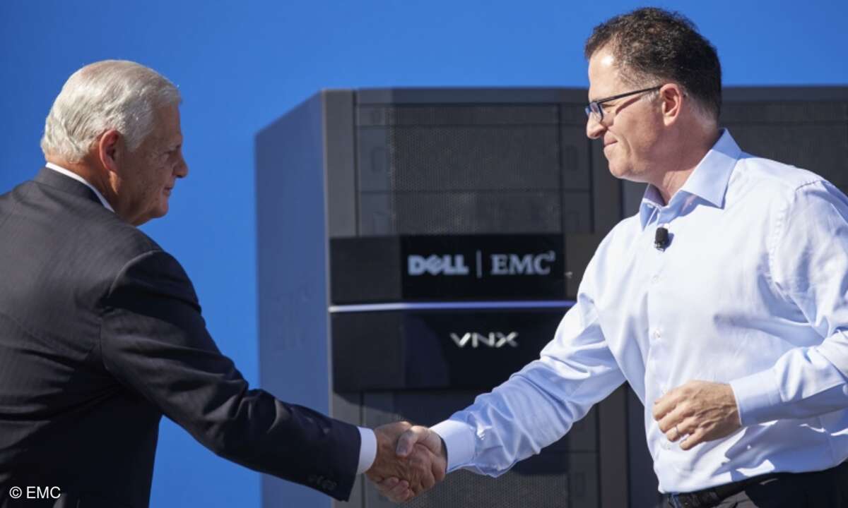 EMC-CEO Joe Tucci (links) und Michael Dell besiegeln den milliardenschweren Zusammenschluss