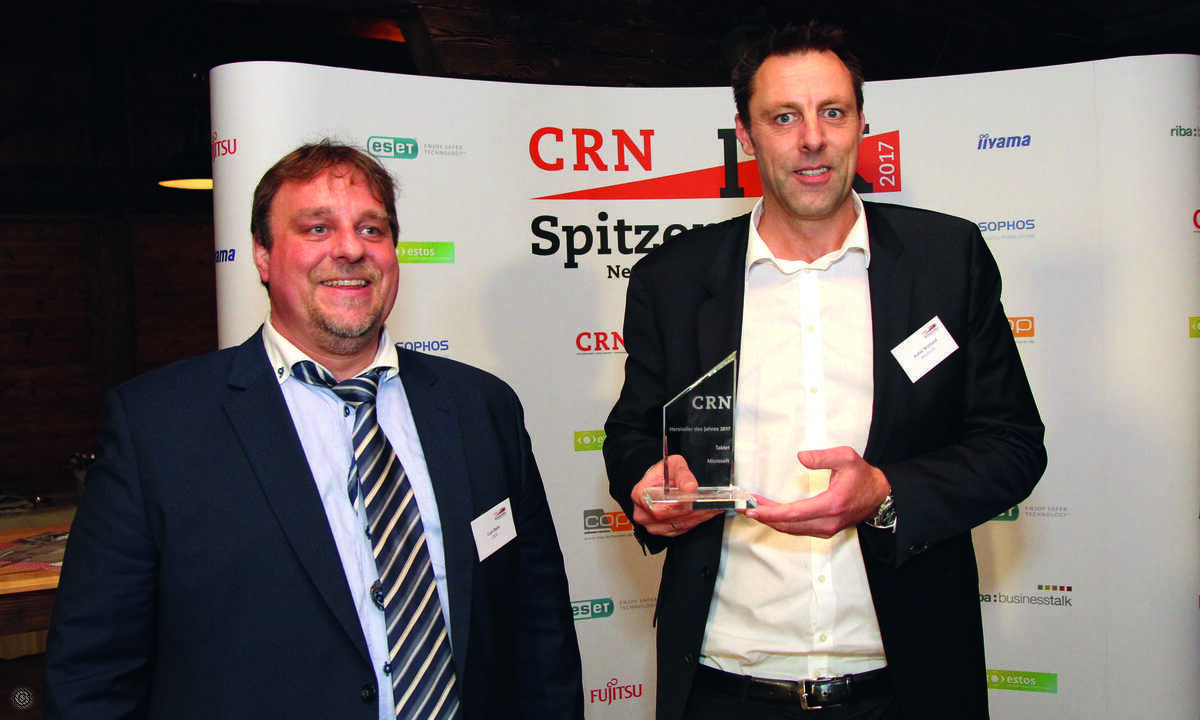 Lars Bube (CRN) mit Robin Wittland von Microsoft bei der Award-Übergabe