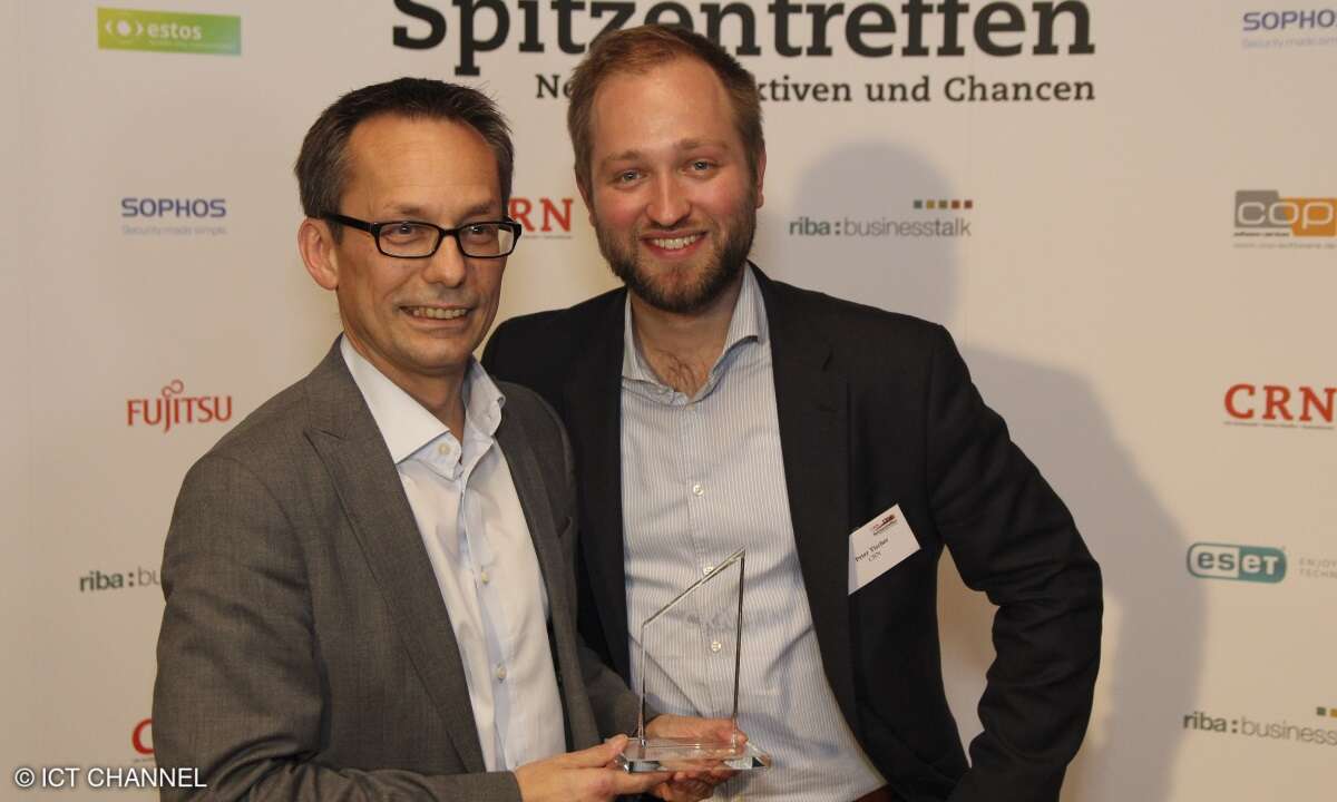 Frank Kwasnitza, Vertriebsleiter Bluechip mit CRN-Redakteur Peter Tischer