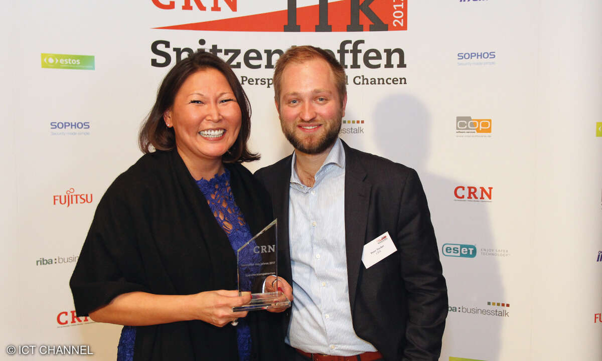 Miriam Franke durfte stolz den nächsten Award für Sandisk entgegennehmen