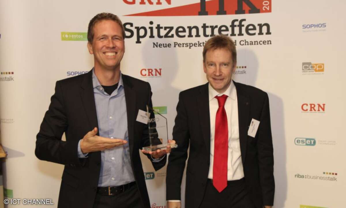 Schon wieder eine Auszeichnung für Aruba HPE: Channelchef Thomas Peuthert bei der Übergabe des Preises