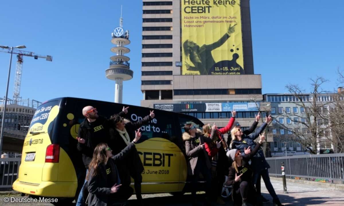 Mit diesem Plakat am Bredero-Hochaus weist die Deutsche Messe derzeit auf die Sommer-CEBIT hin
