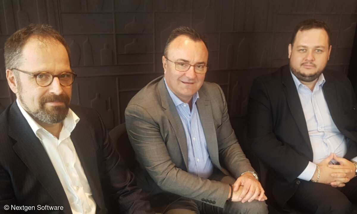 Marius Sticlaru (Mitte) und Vlad Gladin (re.) von Nextgen Software mit Branko Vukosavljevic von Goodquest IT Solutions, der hierzulande Vertriebsstrukturen für »Cyberquest« aufbauen soll