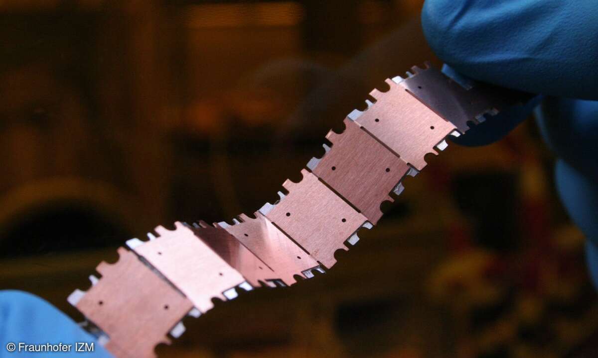 Mechanisch flexible Batteriestreifen aus segmentierten Mikrobatterien