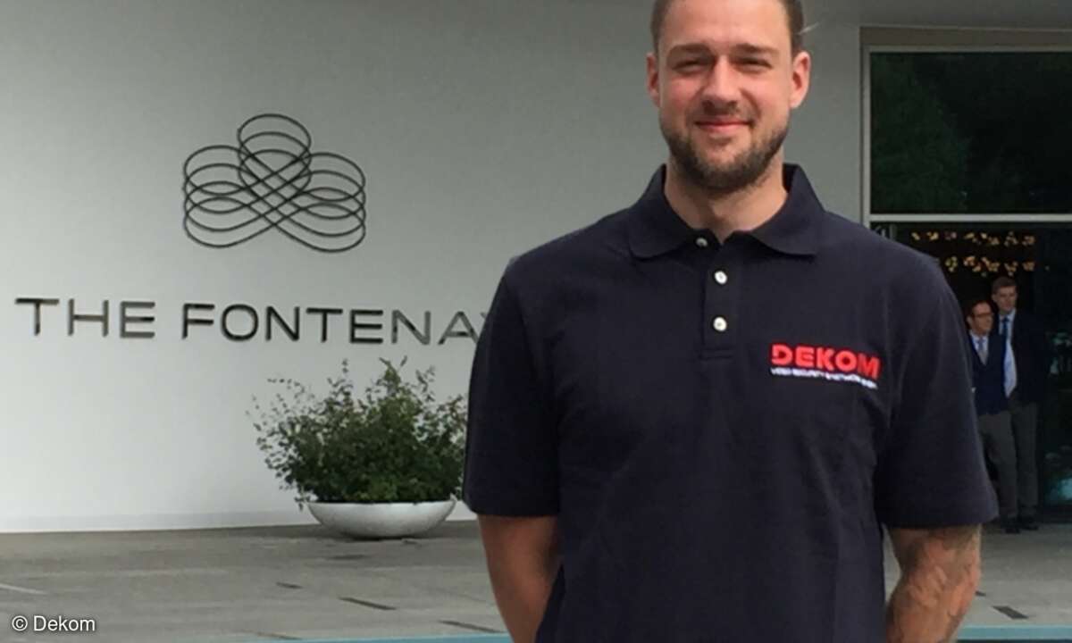 Dekom-Projektleiter Kai Gebhardt im Eingangsbereich des Hotels