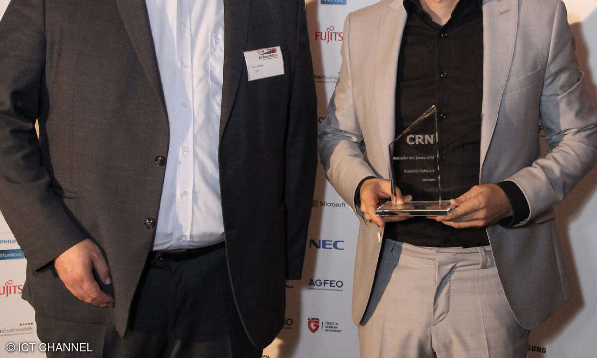 Marc Müller (r.) freut sich über die erneute Titelverteidigung für VMware