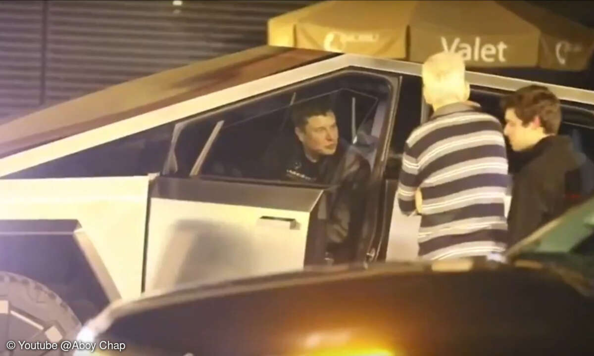 Elon Musk im Cybertruck