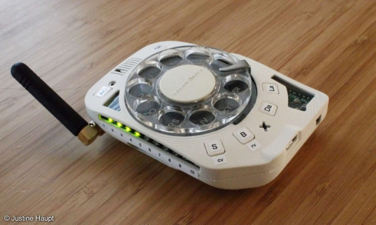 Selbst gebautes Telefon mit Wählscheibe von Justine Haupt