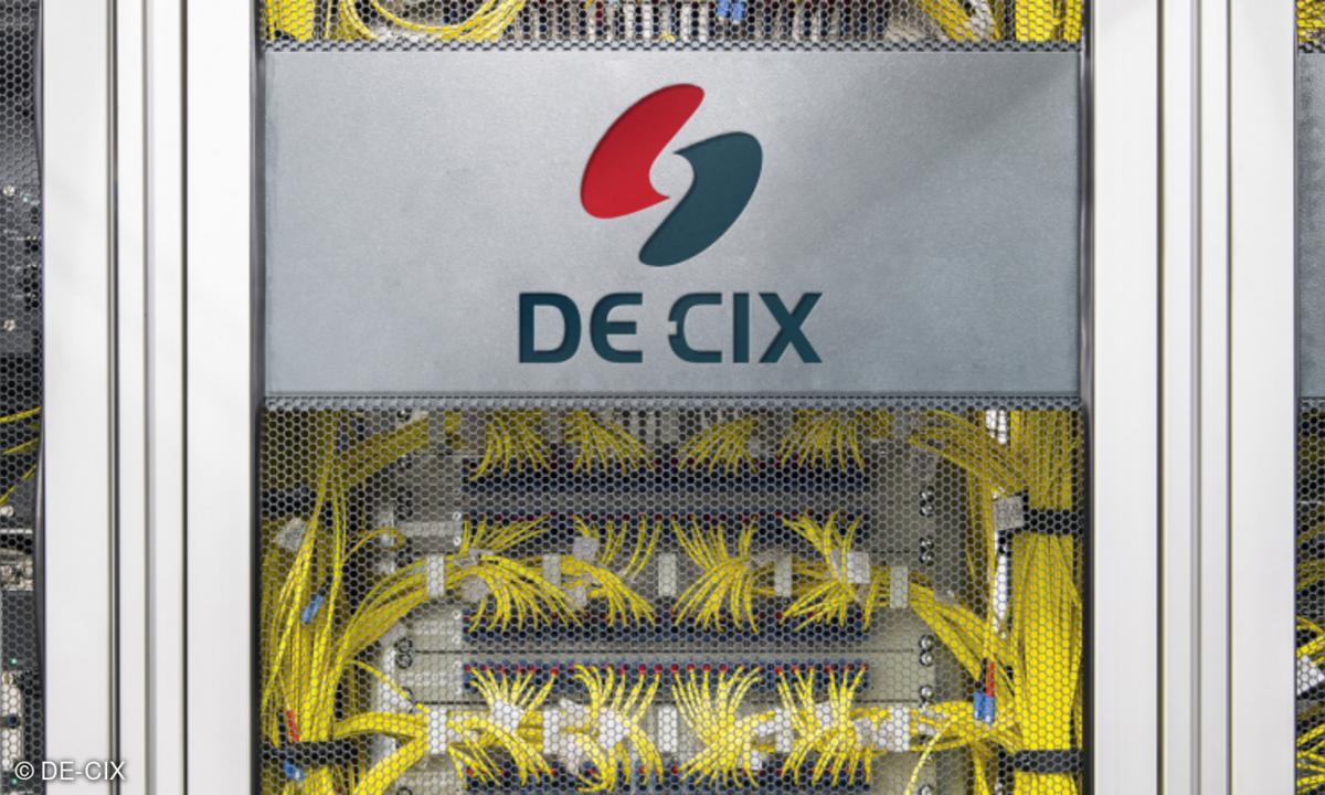Patchkabel am DE-CIX Internet-Knoten in Frankfurt