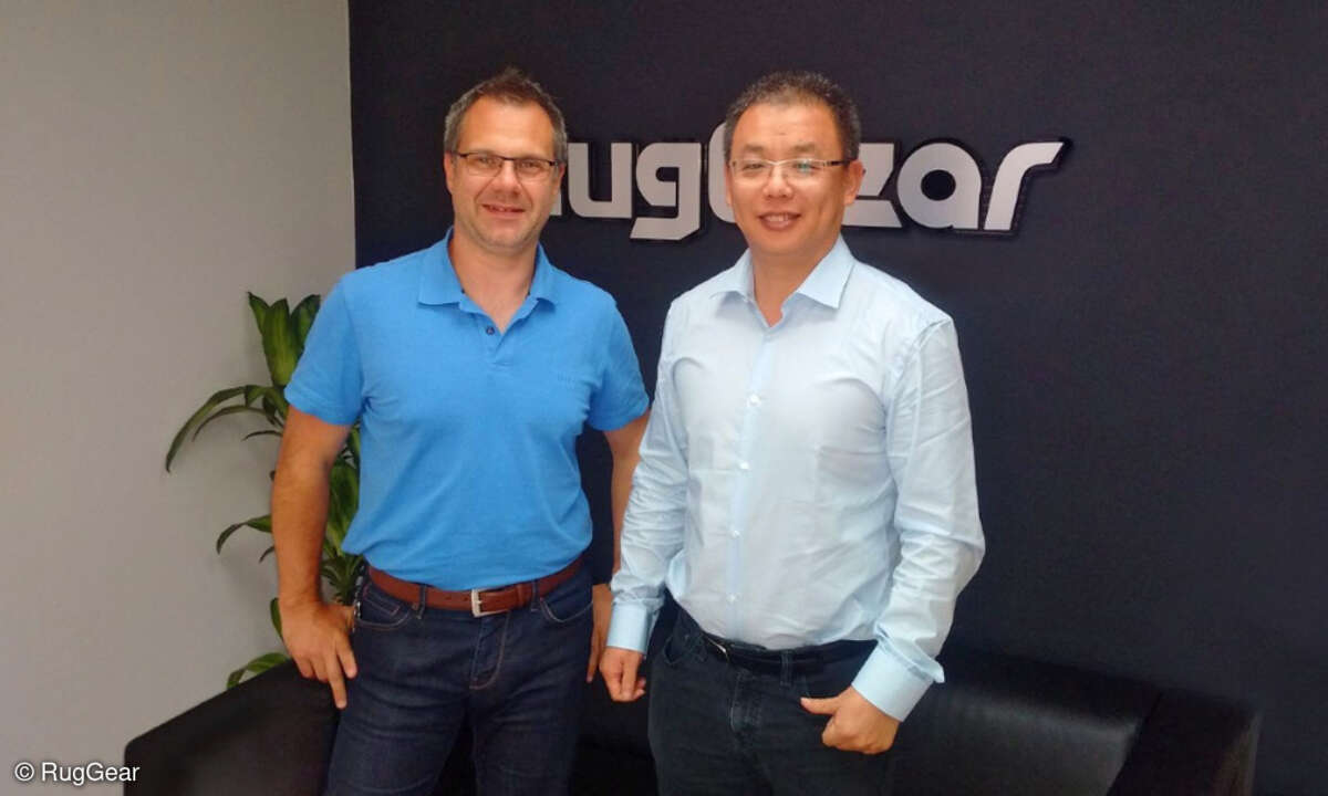 Maverick Chen, Gründer und President von RugGear (rechts), und Martin Haaf, CEO der Isafe Mobile GmbH und CEO von RugGear