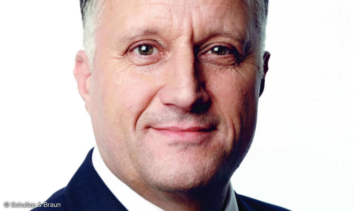Dr. Ludwig J. Weber, LL.M. ist Rechtsanwalt, Fachanwalt für Steuerrecht sowie Fachanwalt für Handels- und Gesellschaftsrecht.