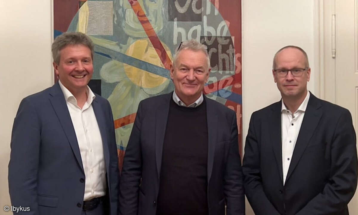 Die Ibykus-Vorstandsmitglieder Thomas Winter (links) und Michael Erdmann (rechts) mit ECG/EFG-Geschäftsführer René Olde Kalter (Mitte)