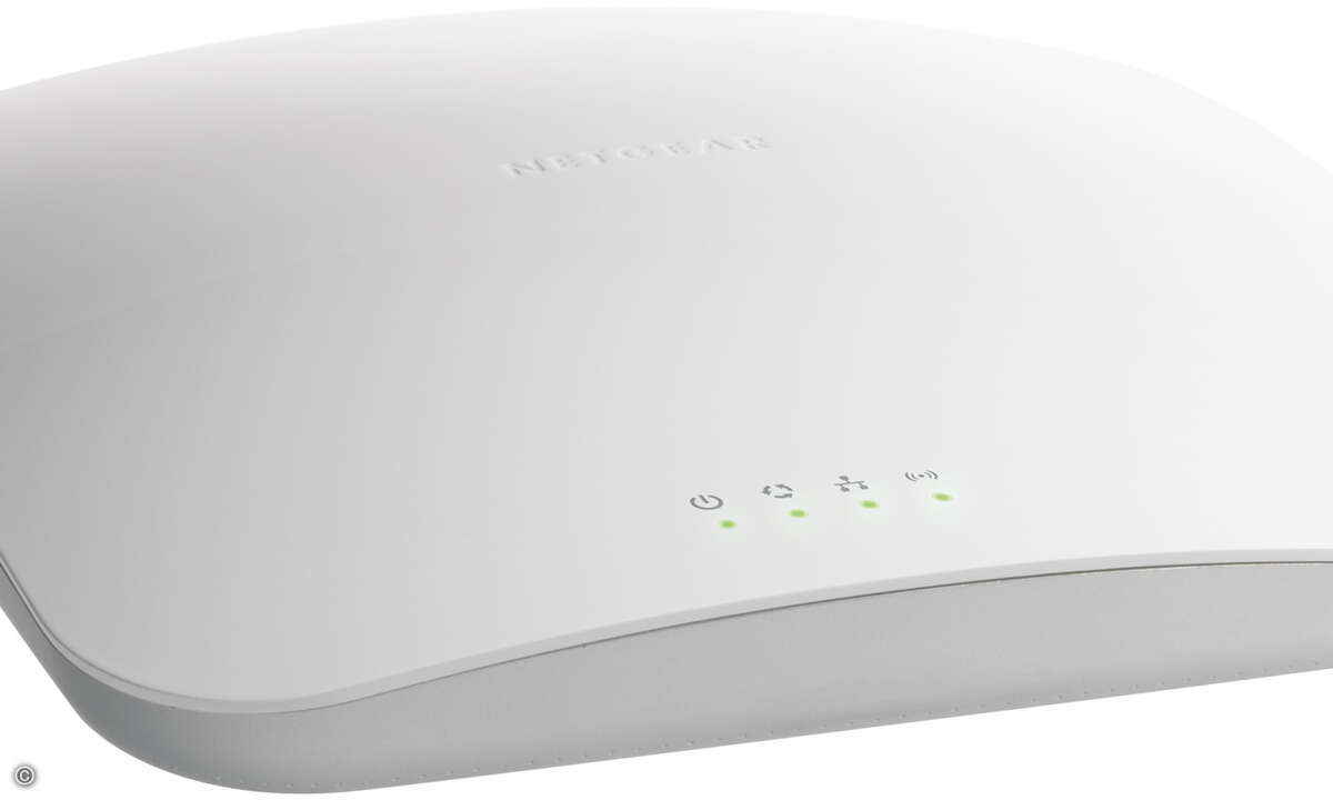 110425_netgear_WNAP320_3-4Rt