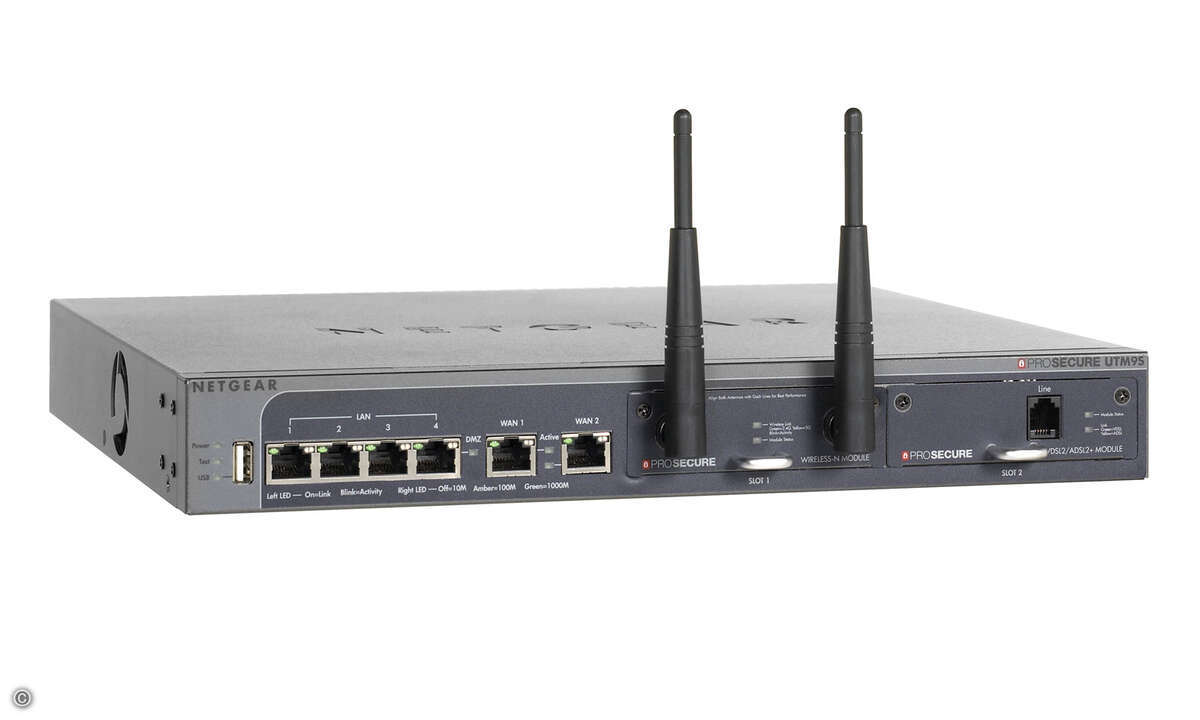 110929_netgear_UTM9S_Right