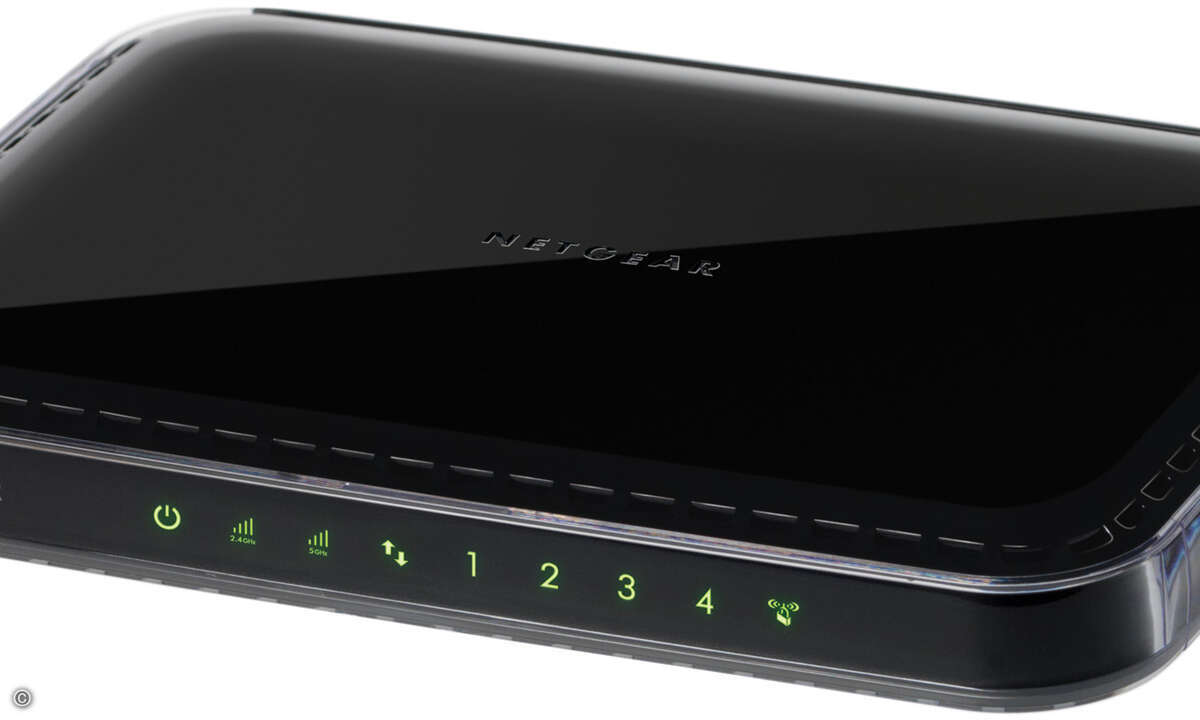 120215_netgear_WN2500RP_3-4Lft
