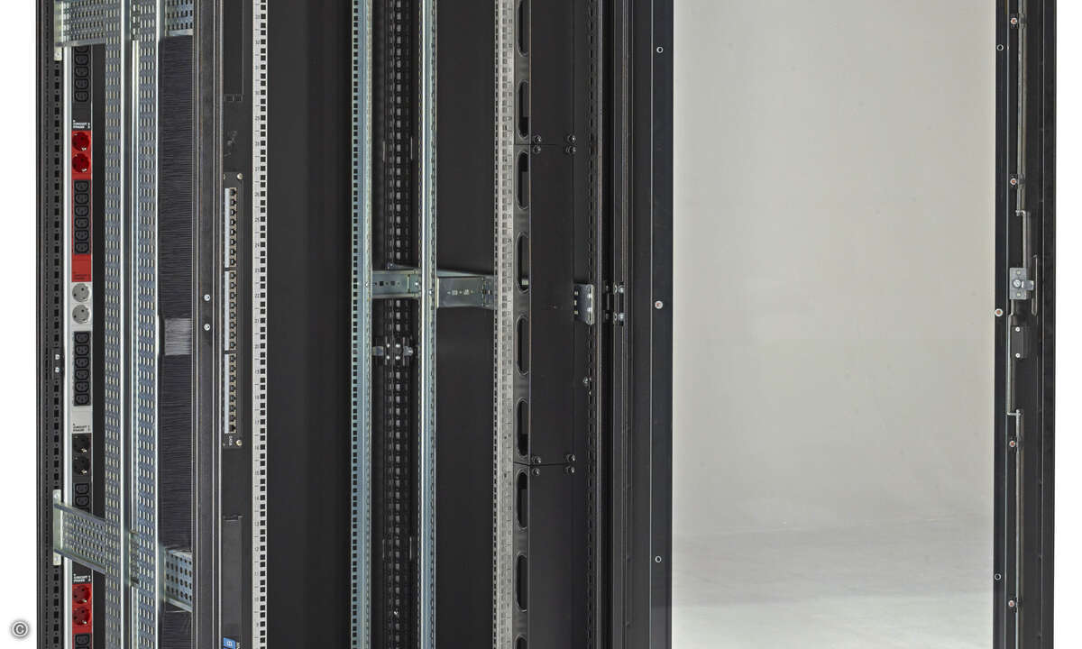 151202_efb_infralan-system-rack