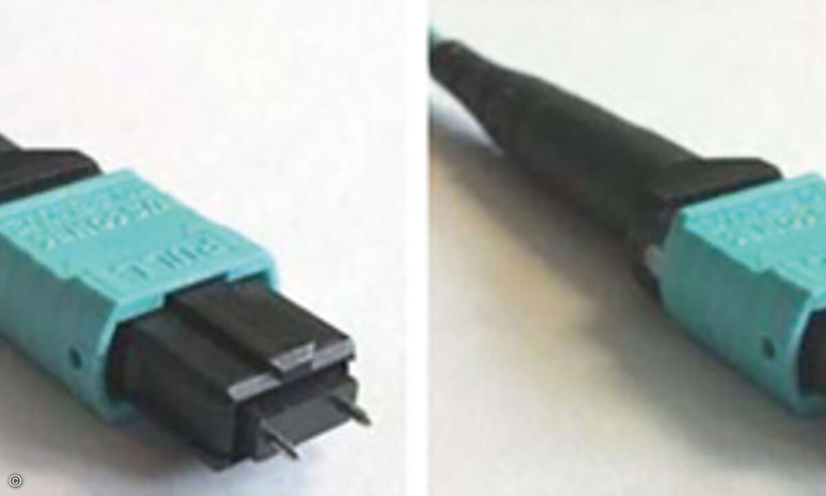 Bild-2---Male-und-Female-MPO-Stecker