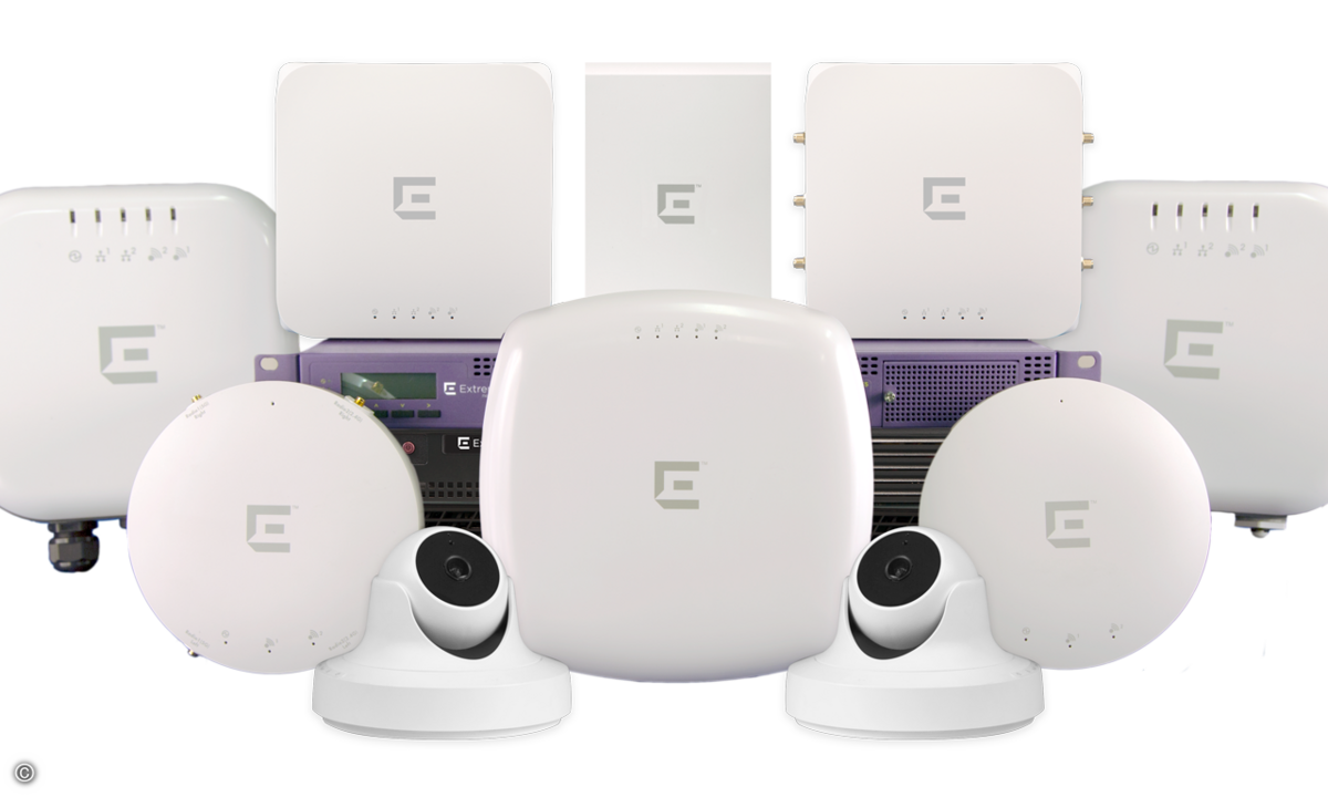 161028_extreme_networks_extremewireless-group-shot