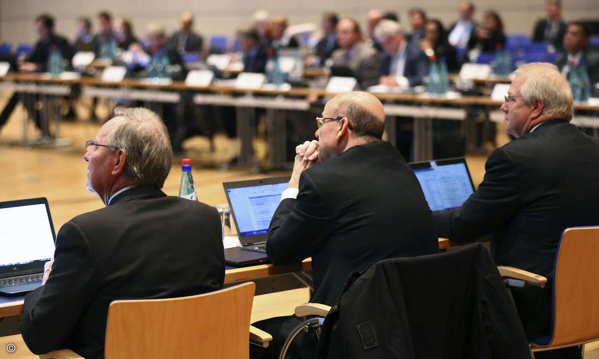 Normungsexperten-arbeiten-an-KI