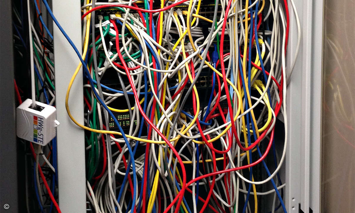 Lanline_Kabelmanagement_messy rack