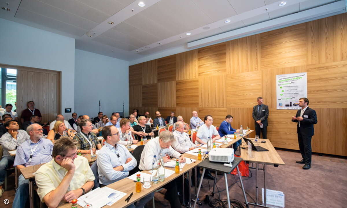 LL09_M03_DataCenter_Symposium2018_1781