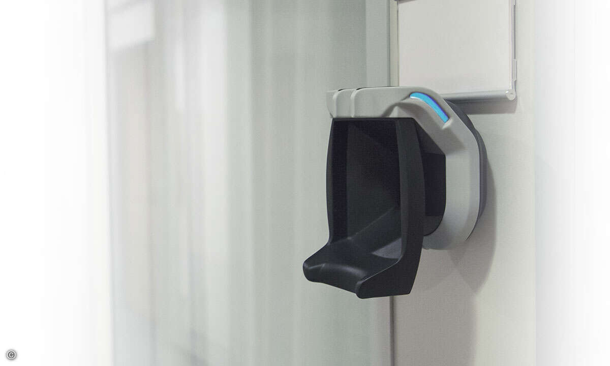 2019-07-15_PR_Fujitsu_PalmVein_universal_biometric_security_solutions_Triple1reader_tcm20-4469728