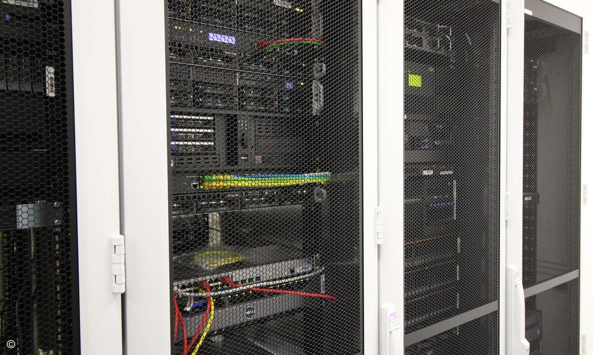 PLUTEX GmbH_Serverschrank