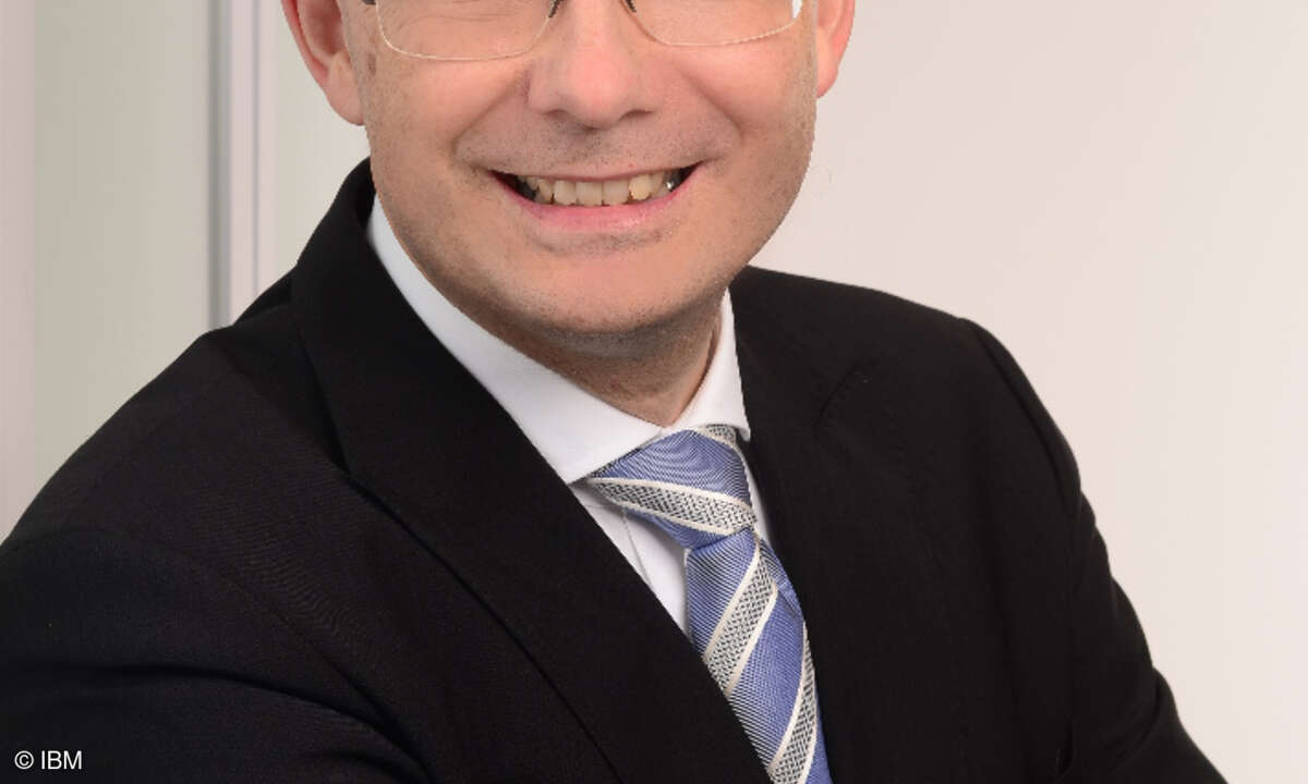 „Unternehmen müssen ein Zusammenspiel aus Daten und Anwendungen im zentralen Rechenzentrum und neuen, containerisierten Anwendungen realisieren können“, so Michael Cerny, Director System Sales bei IBM DACH.