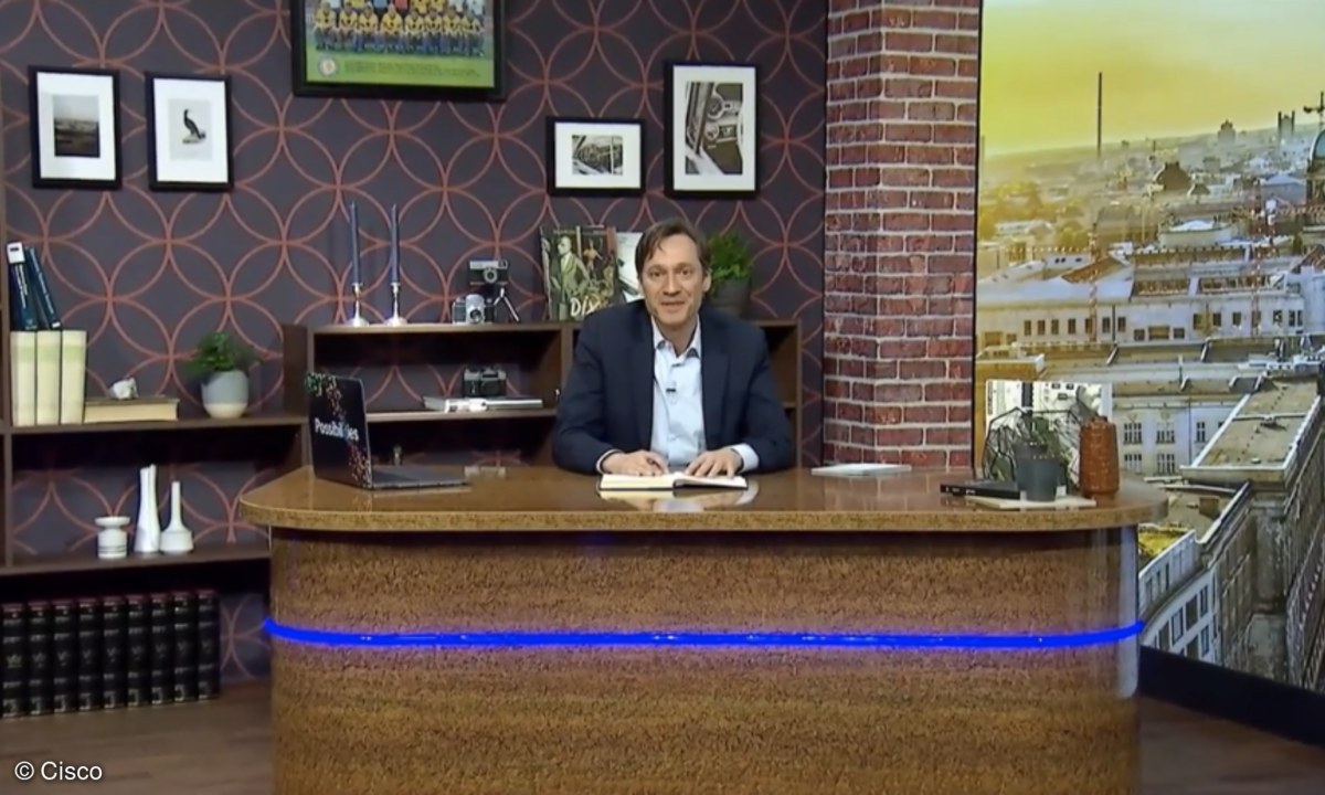 Gastgeber Uwe Peter führte vom Connect-„Hauptstadtstudio“ aus durch die Online-Hausmesse.
