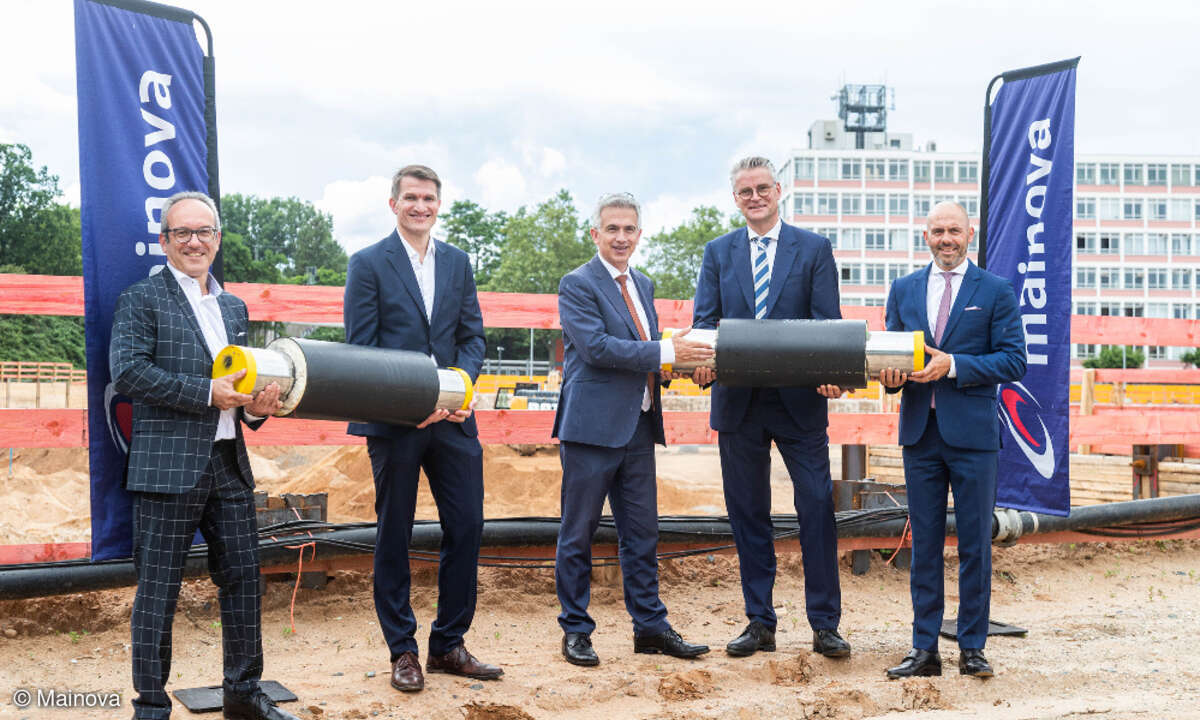 Von links: Dr. Bela Waldhauser, Telehouse Deutschland, Ralf Werner, Instone Real Estate, Oberbürgermeister Peter Feldmann, Dr. Constantin H. Alsheimer, Vorstandsvorsitzender von Mainova und Stefan Bögl, Head of Asset Management aam2core.