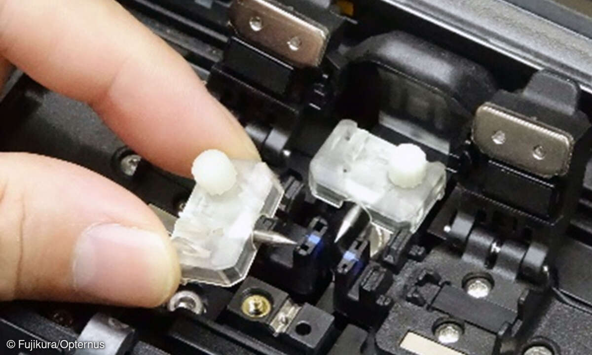 Das bei Opternus erhältliche Dreiachs-Spleißgerät 41S+ von Fujikura.