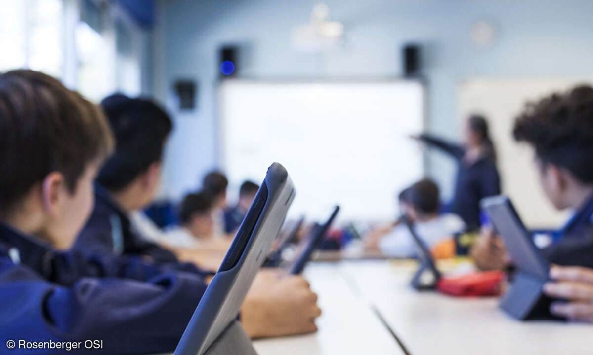 Um die Digitalisierung in allgemeinbildenden Schulen zu fördern, wurde von Bund und Ländern im Jahr 2019 das Förderprogramm „Digital Pakt Schule“ verabschiedet.