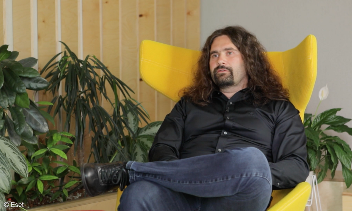 Eset-CTO Juraj Malcho (Bild) und sein Kollege Jake Moore diskutierten im betont entspannten Ambiente den neuen Threat Report.
