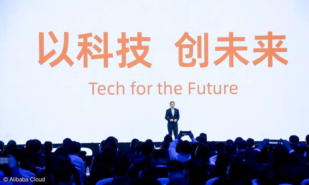 Jeff Zhang, President of Alibaba Cloud Intelligence, spricht auf der Apsara Conference 2022.