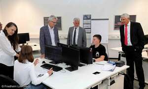 Nachwuchskräfte frühzeitig binden SchulePlus